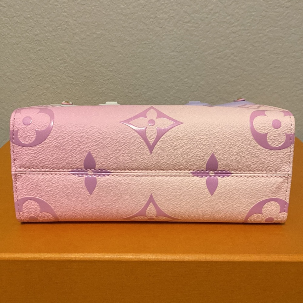 Louis Vuitton Sunrise Pastel Onthego PM - Picture 10 of 10